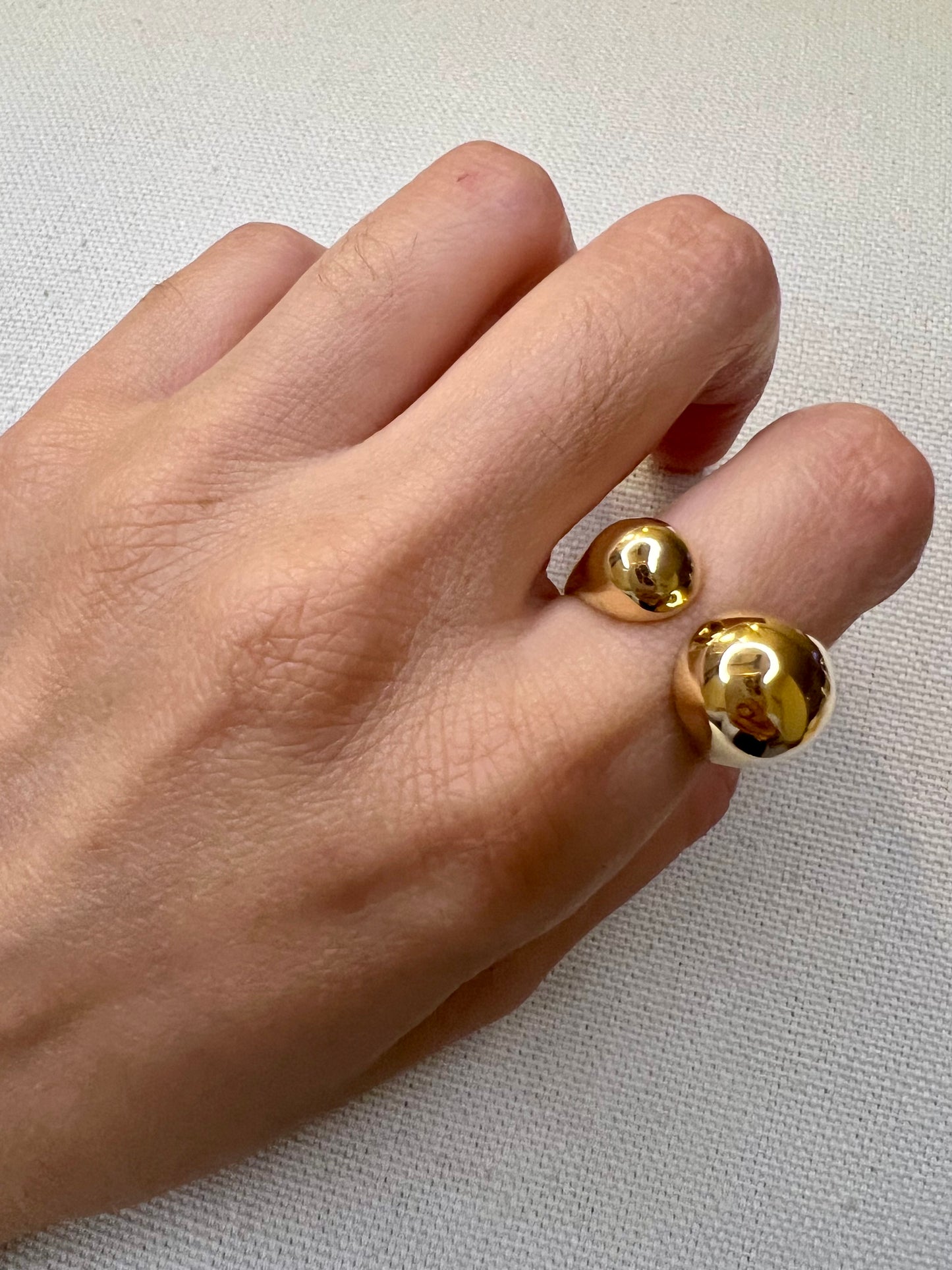 RING ADJUSTABLE GOLD SPHERE