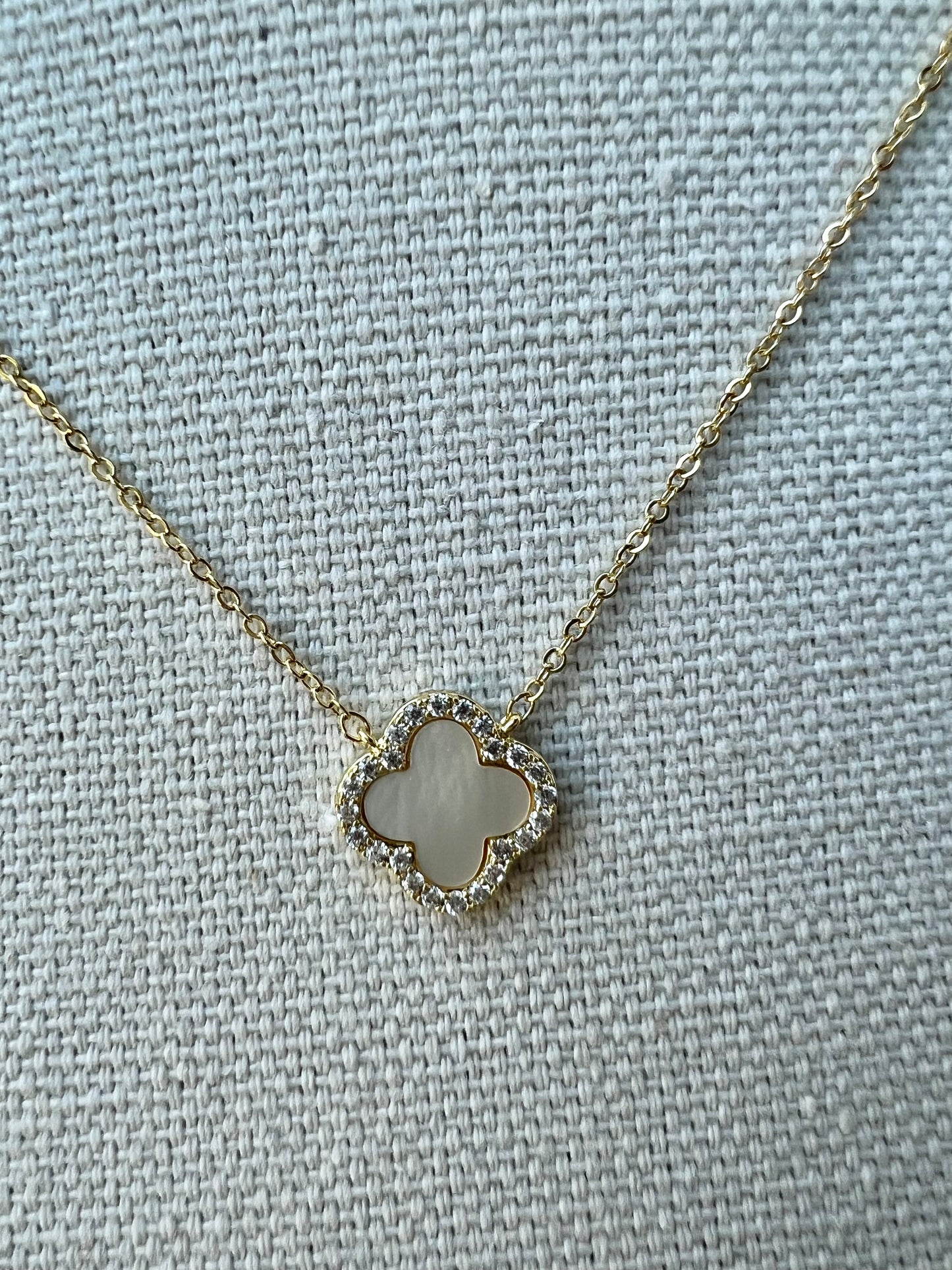 Necklace Mother of Pearl Clover